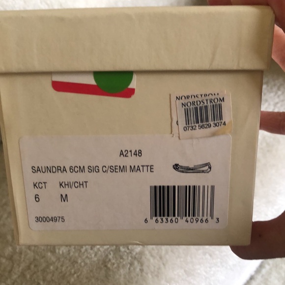 Like New with box Coach Saundra monogram brown leather flats - Picture 8 of 9